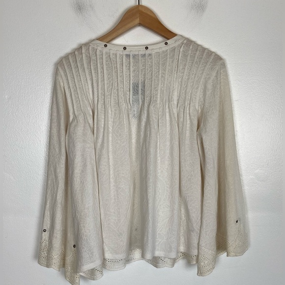 Guess Bonita Eyelet Scalloped Top Size XS White Long Sleeves Knit Flare Sleeves - Picture 4 of 10